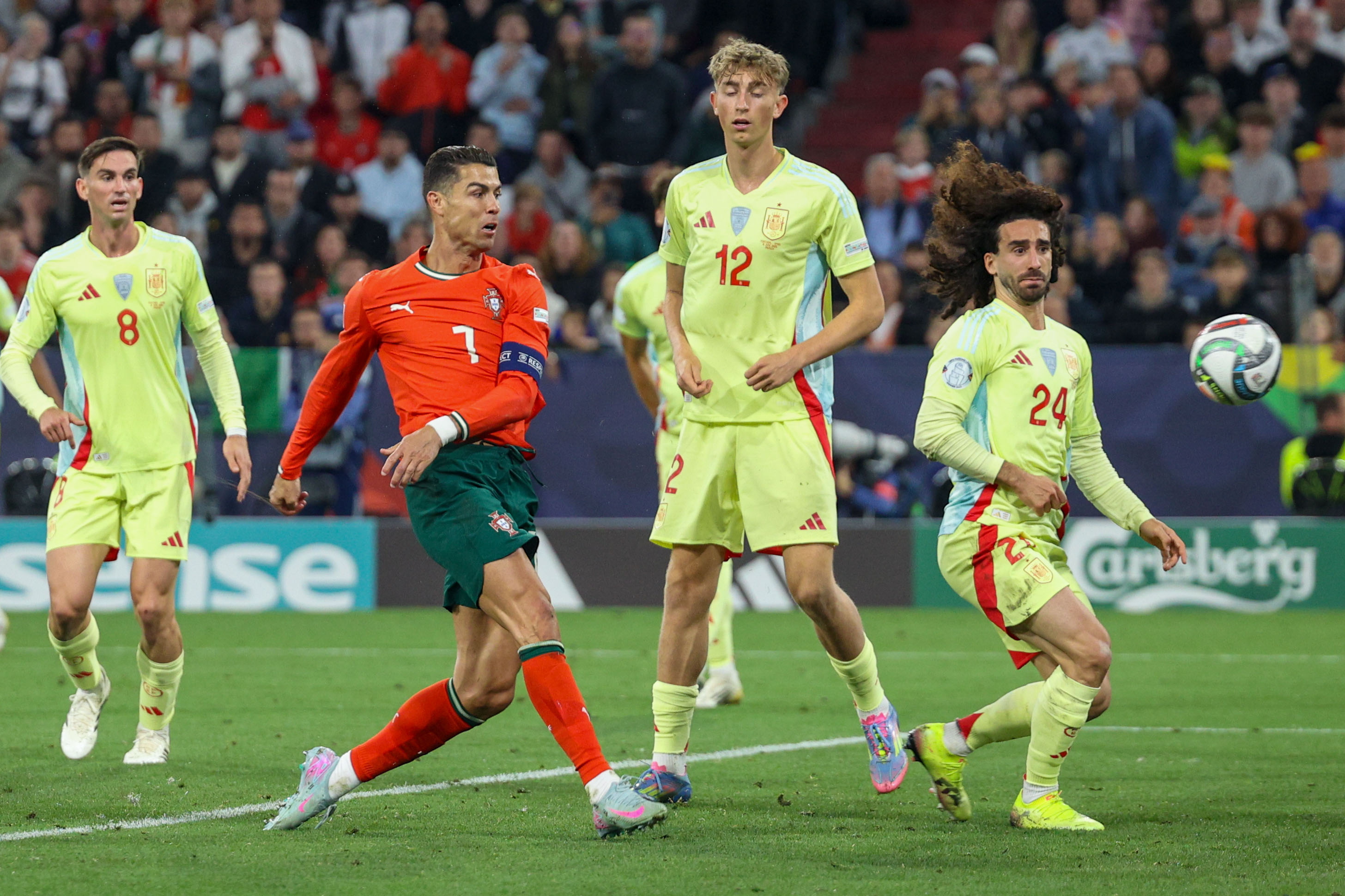 雷火电竞合作-葡萄牙净胜希腊，稳定晋级欧国联半决赛的简单介绍