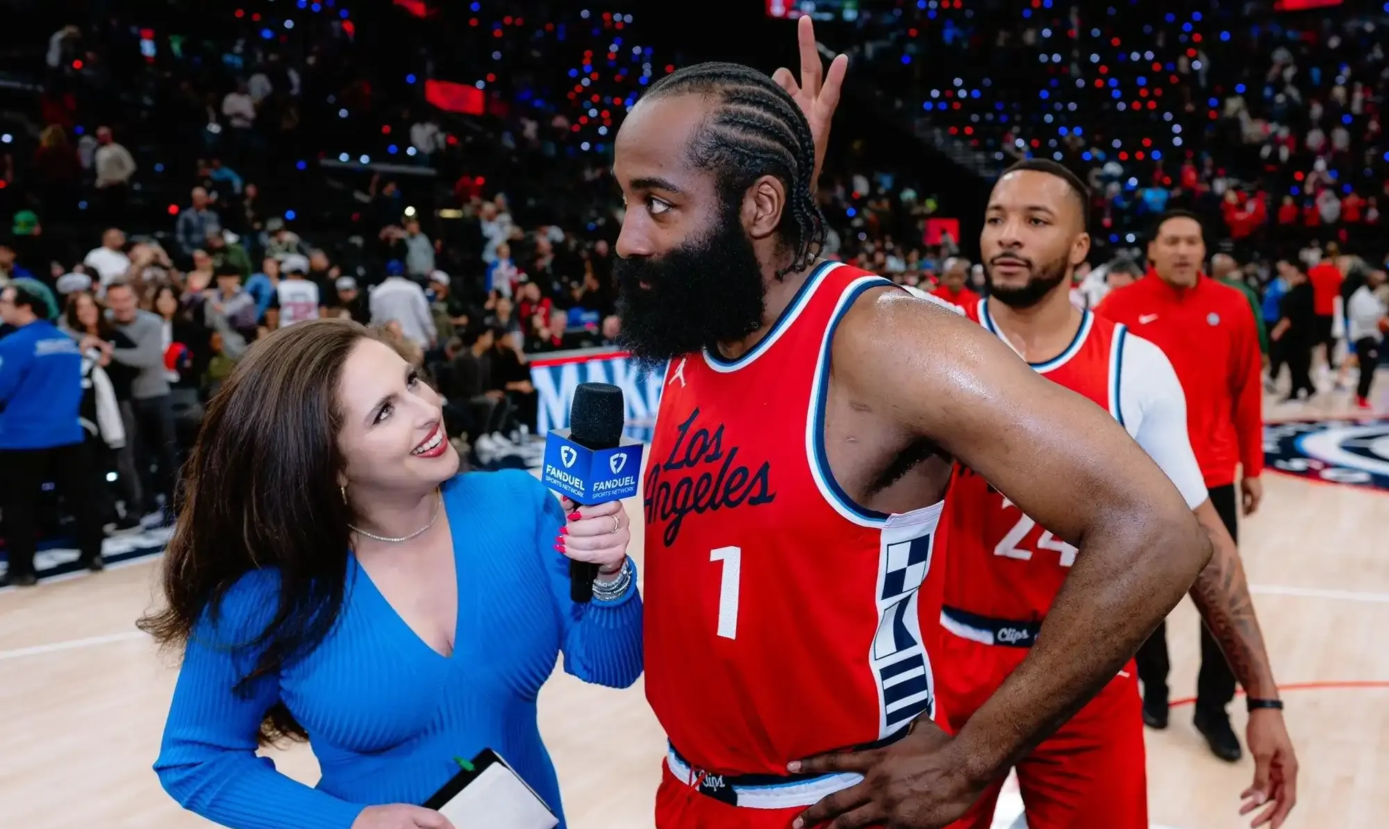 贝蒂哈斯真除防守,前场锋线出手高效 贝蒂哈斯真除防守,前场锋线出手高效