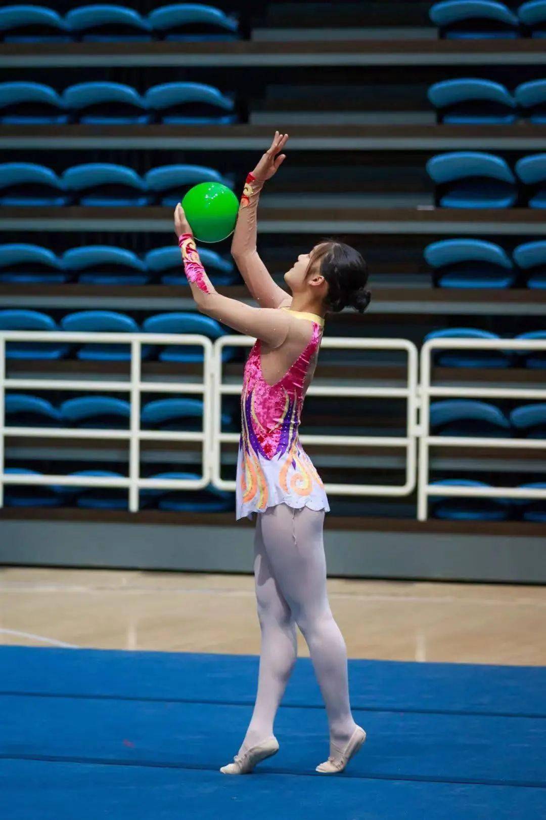 包含体操比赛选手身姿优美,创意无限的词条 包含体操比赛选手身姿优美,创意无限的词条