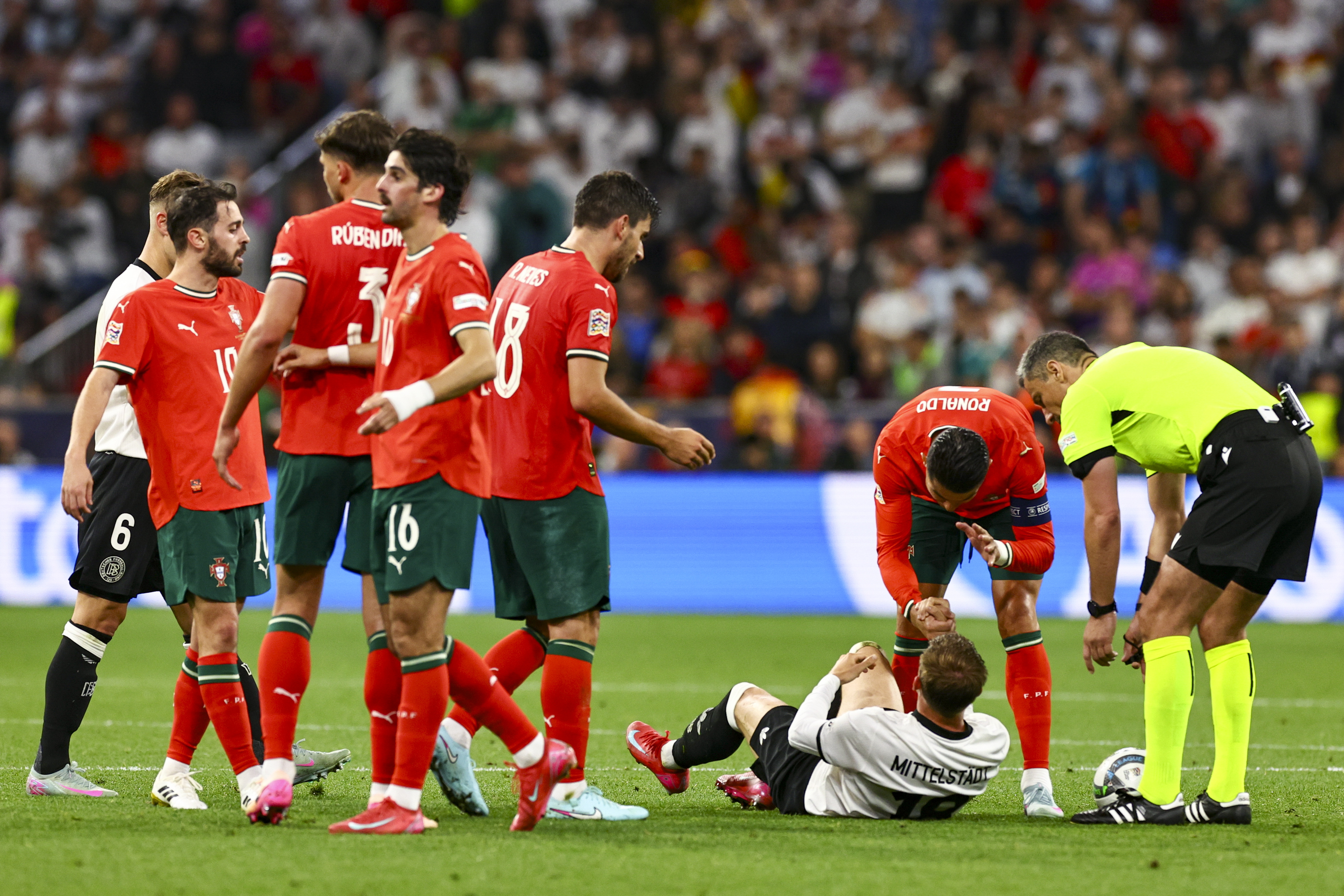 雷火电竞下载-关于葡萄牙球队力挫强敌，晋级淘汰赛的信息