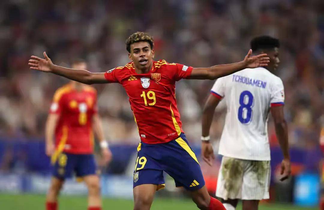 足球运动员在比赛中的不凡表现 足球运动员在比赛中的不凡表现