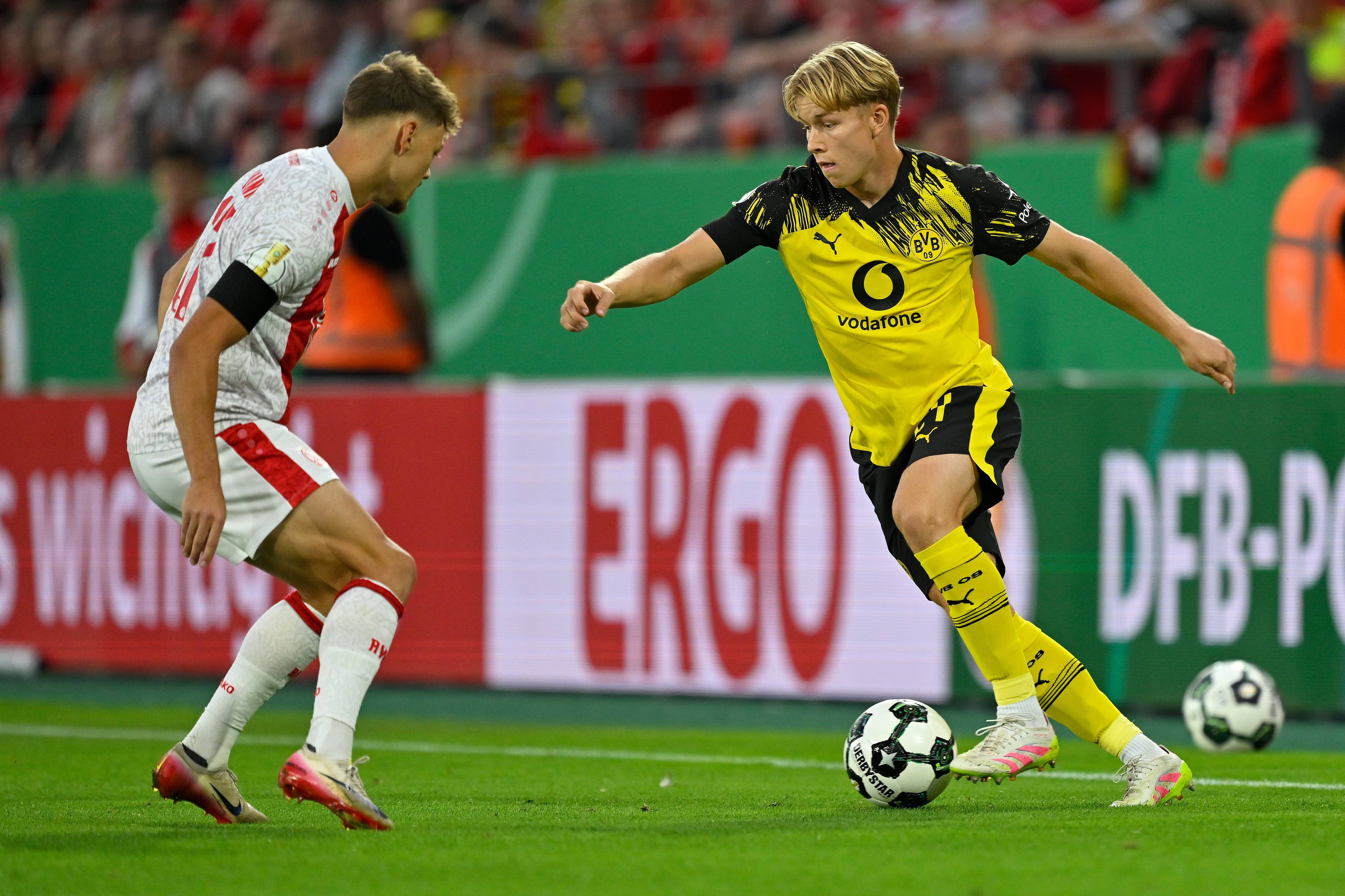 多特蒙德在德国足球赛事中拼尽全力 多特蒙德在德国足球赛事中拼尽全力