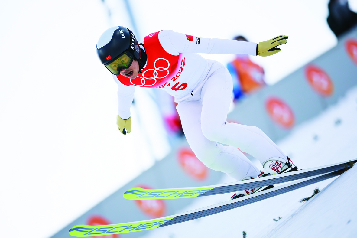俄罗斯运动员在越野滑雪项目中奋力拼搏 俄罗斯运动员在越野滑雪项目中奋力拼搏