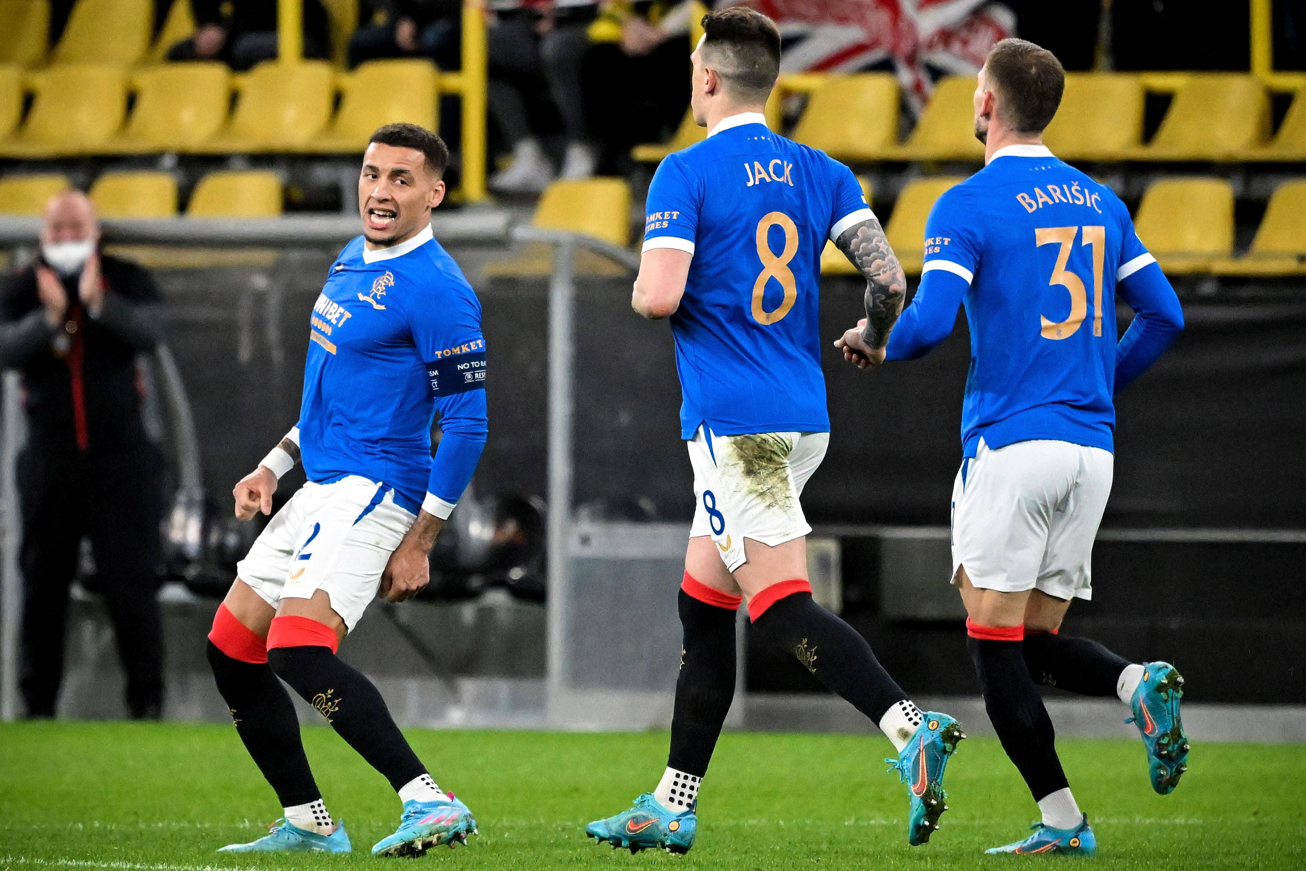 关于精彩不断!球场上争真实力,胜负难以预测的信息 关于精彩不断!球场上争真实力,胜负难以预测的信息