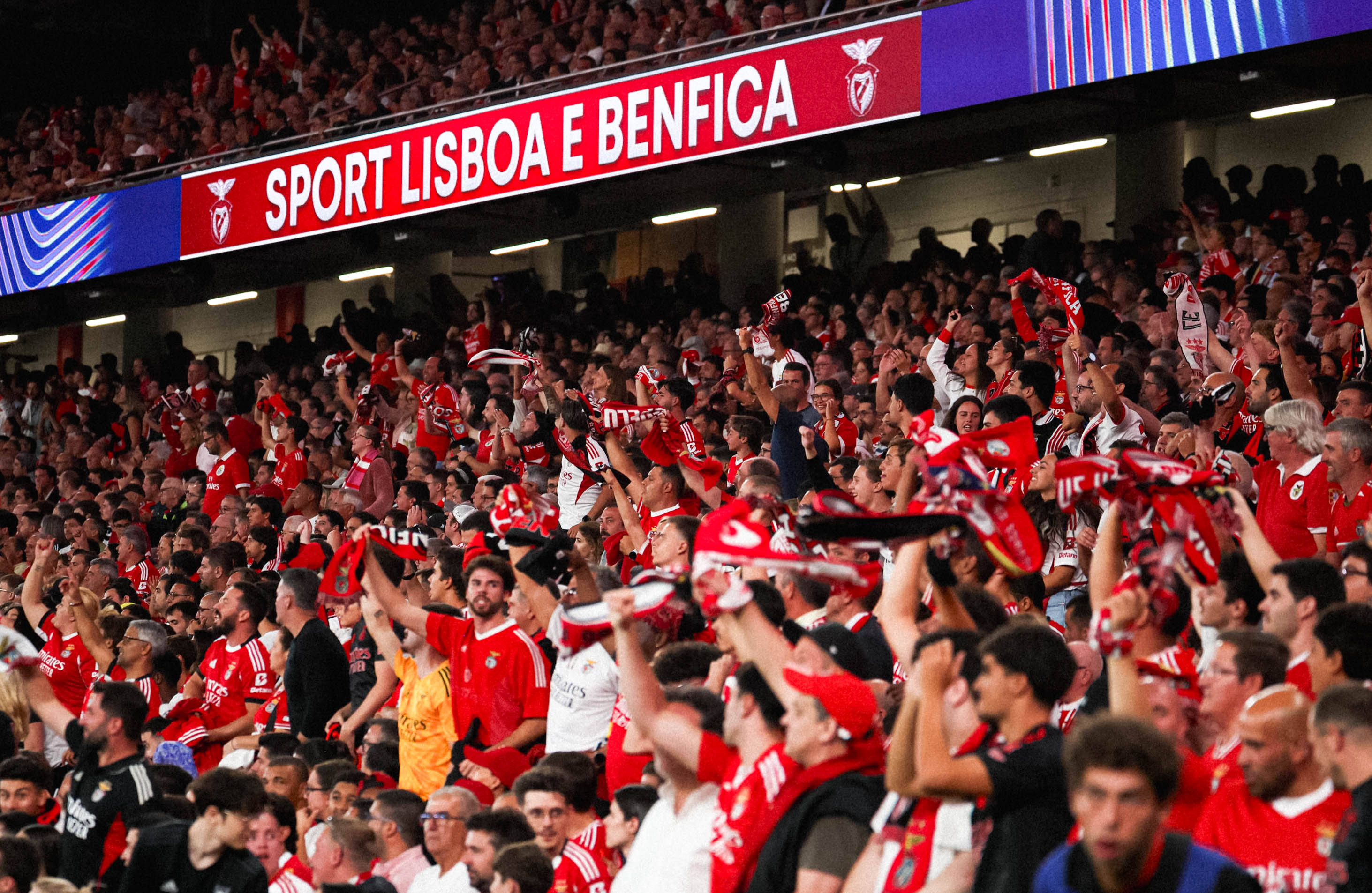 雷火电竞网站-阿贾克斯猛破对手，决赛见证