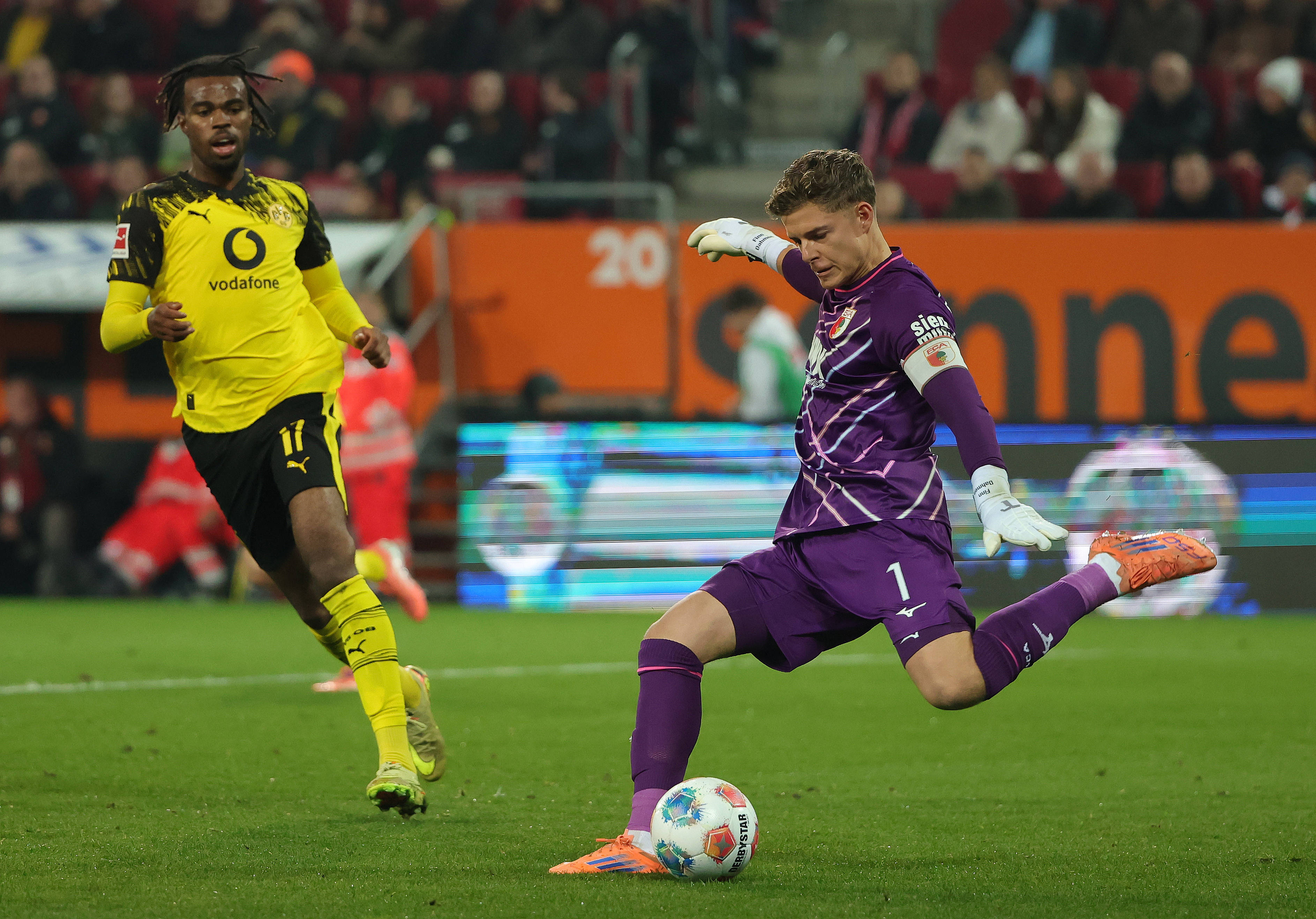 门兴格拉德巴赫不敌奥格斯堡，错失三分