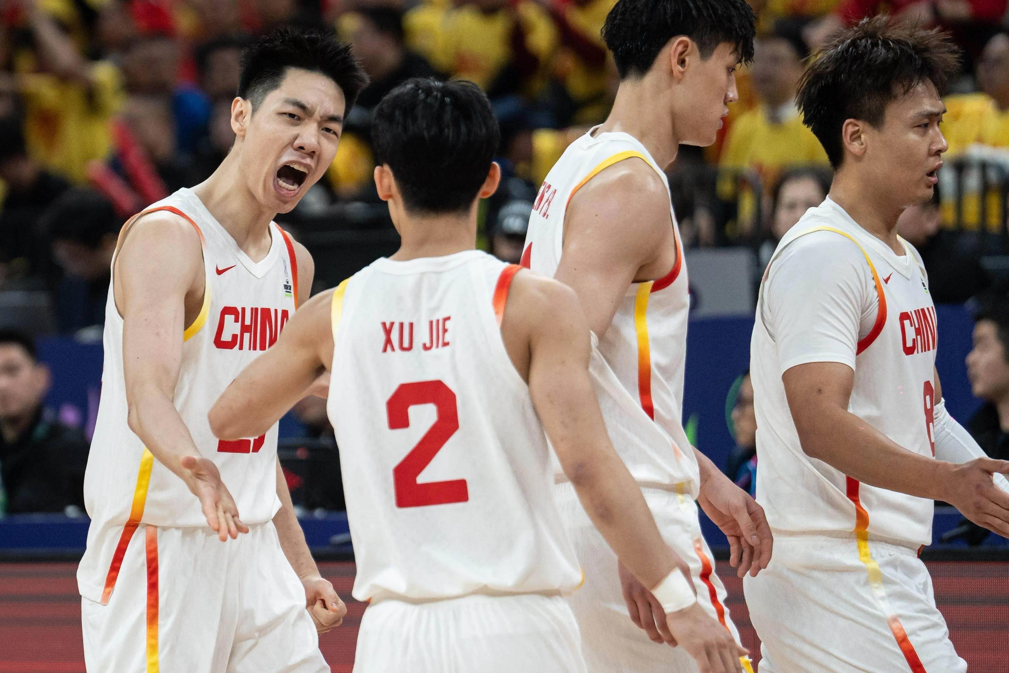 篮网全明星球员亮相：球队士气高昂