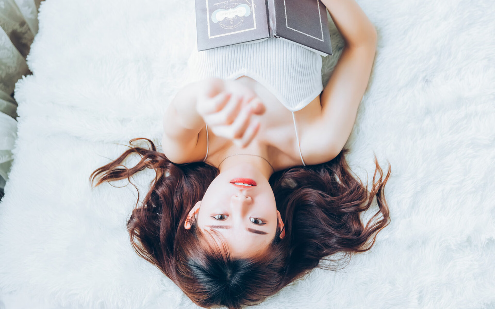 雷火电竞简介-仪表盘与战术板，当恩佐在银石赛道接管比赛时，曼联在会议室淘汰了卡塔尔