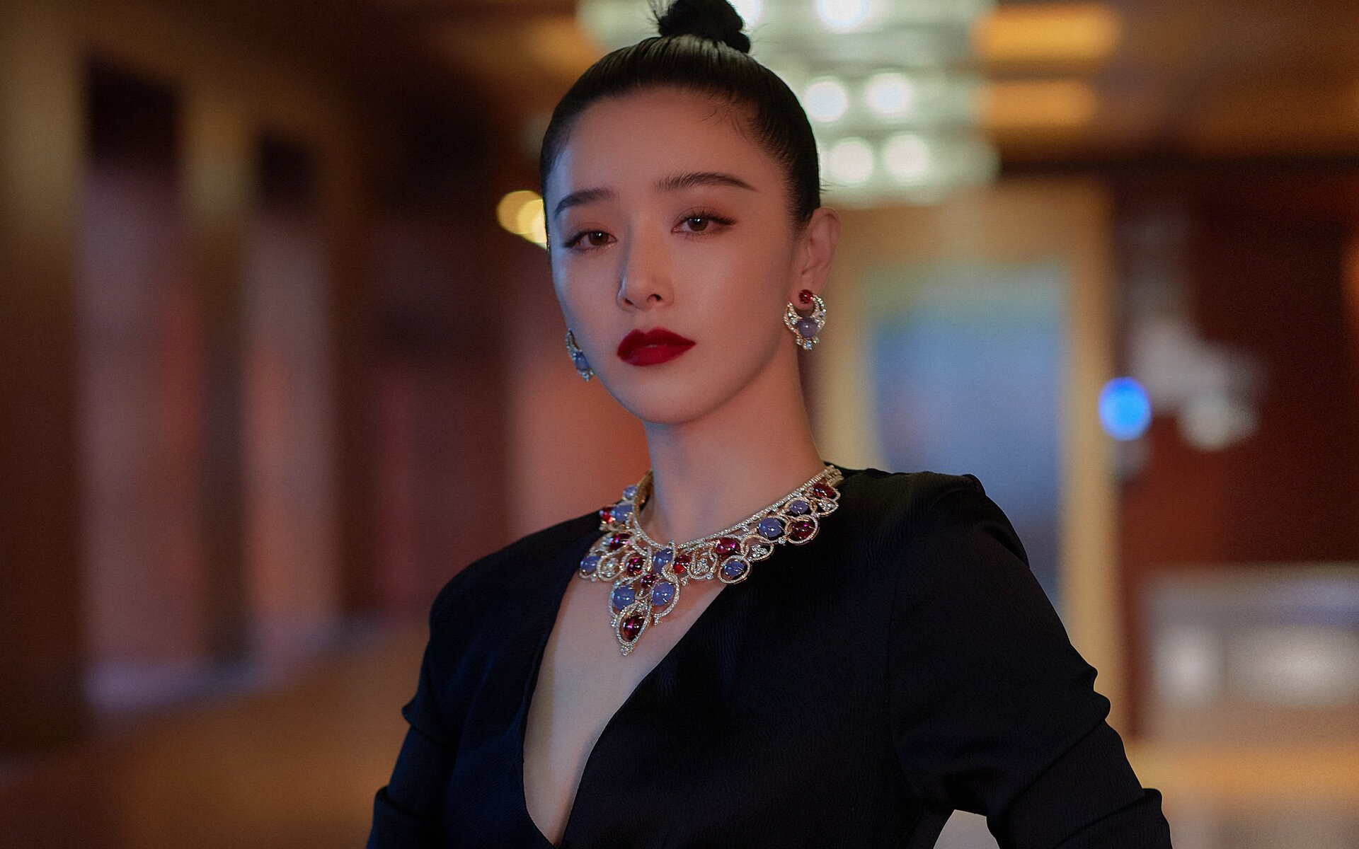 雷火电竞简介-爵士与浓眉的双重奏，制霸新疆之夜的战术密钥