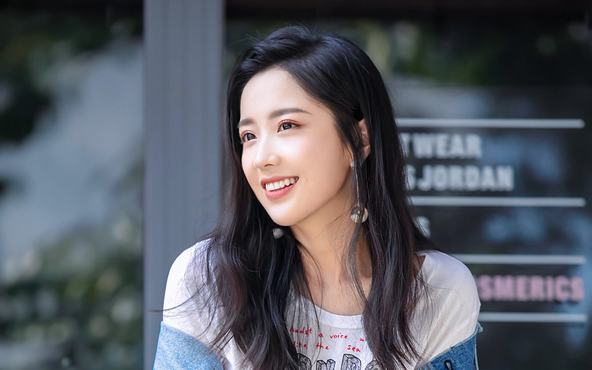 雷火电竞官网-双城记，慕尼黑的权杖与杭州的利刃—当德甲王冠遇见亚冠曙光